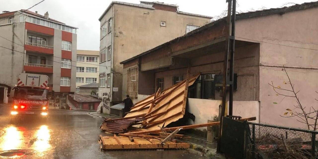 Maltepe’de rüzgarın şiddeti ile evin çatısı uçtu