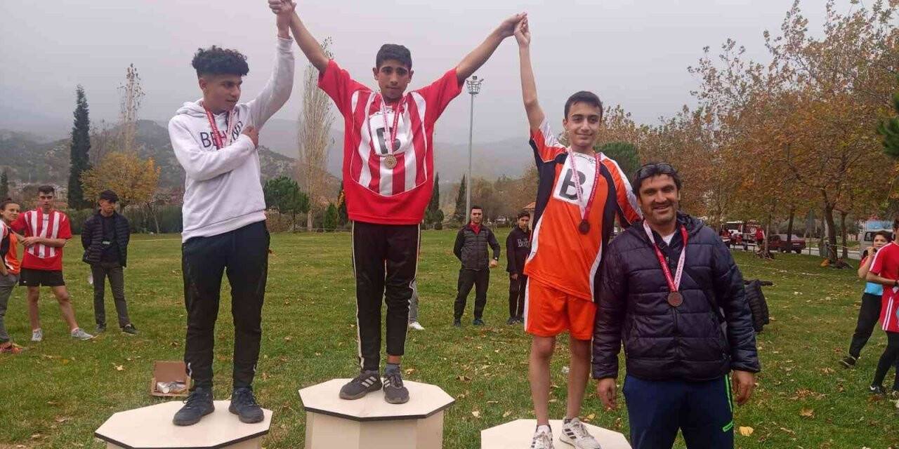 Manisa’da Okul Sporları Kros İl Birinciliği yapıldı