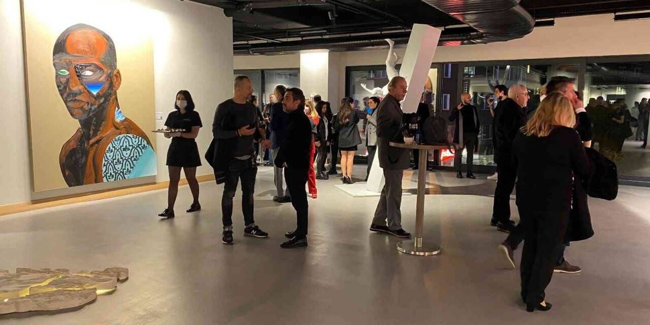 Loft Art, Humano sergisi ile kapılarını açtı