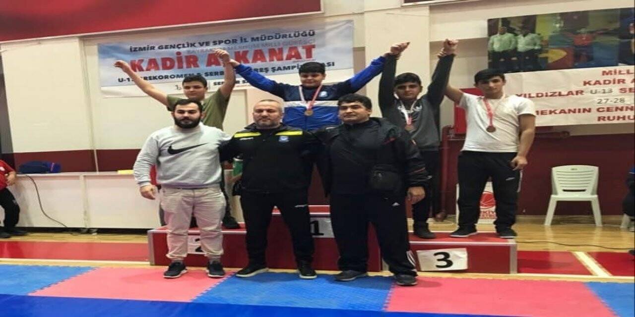 Yunusemreli güreşçiler İzmir’den başarıyla döndü