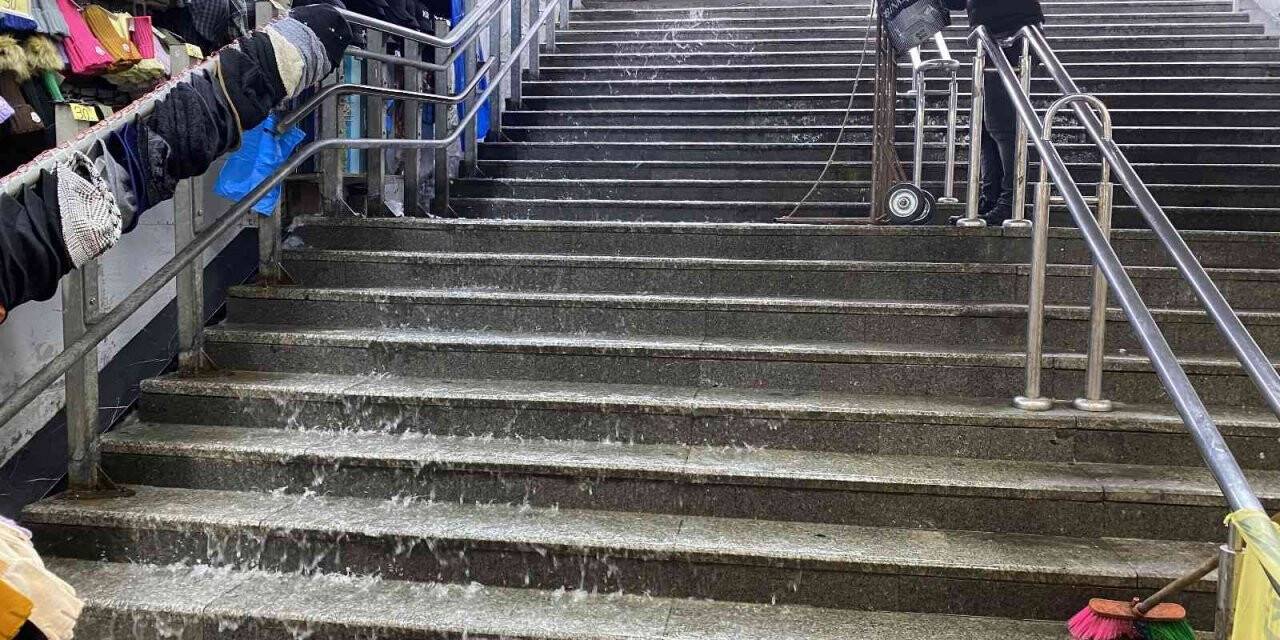 Eminönü alt geçidin lodosla imtihanı