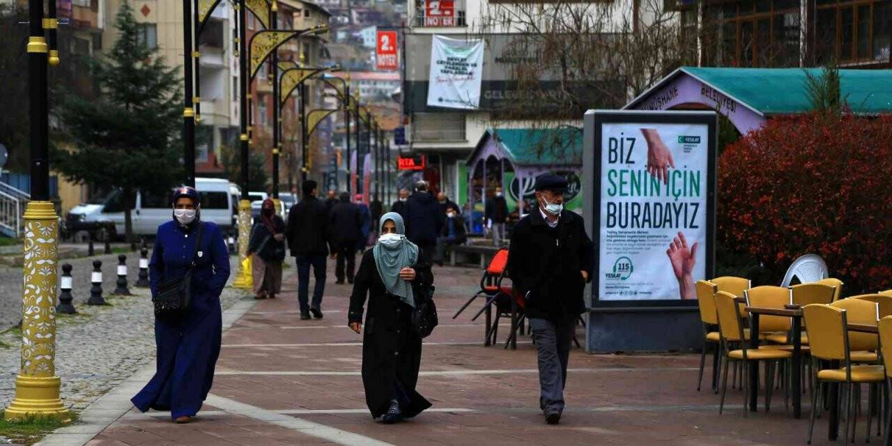 Vakaların en çok arttığı üçüncü şehir olan Gümüşhane’de maske, mesafe ve temizlik uyarısı
