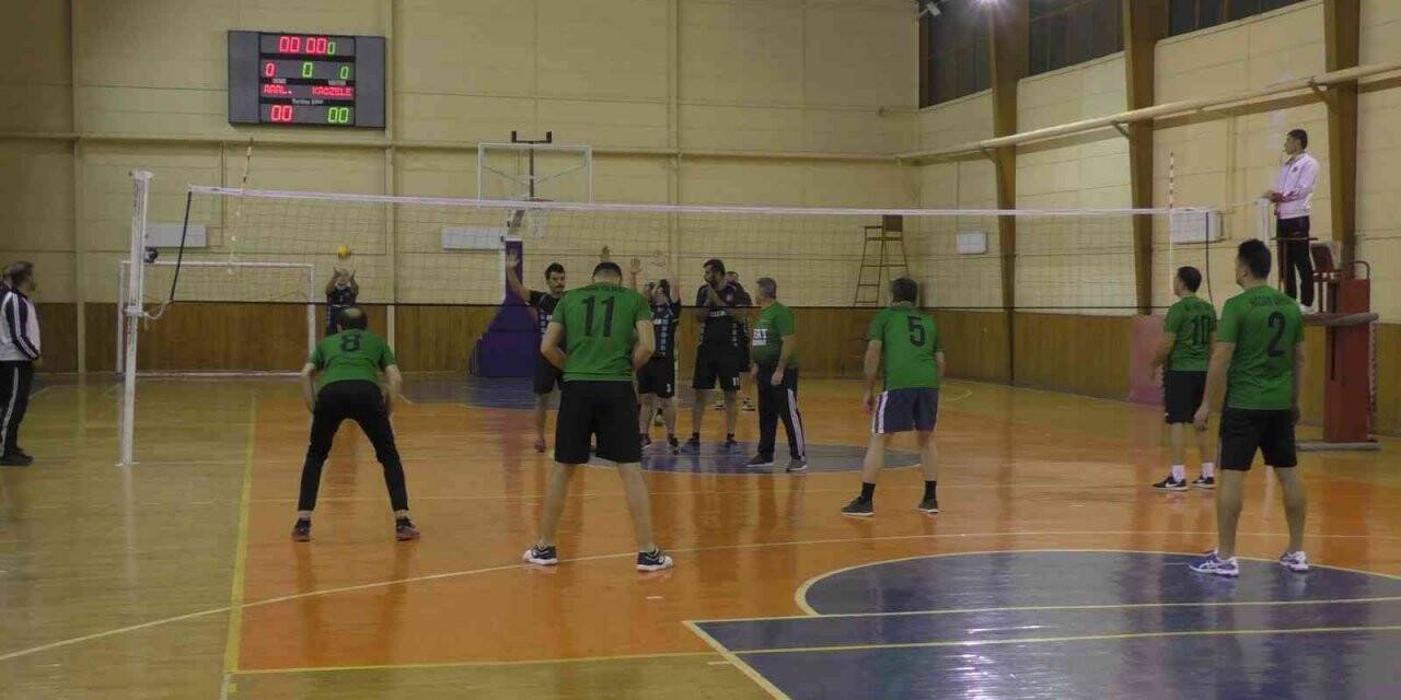 Beyşehir’de öğretmenler arası voleybol turnuvası sona erdi