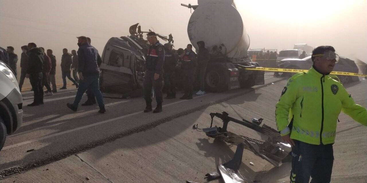 Konya’da kum fırtınası zincirleme kazaya sebep oldu
