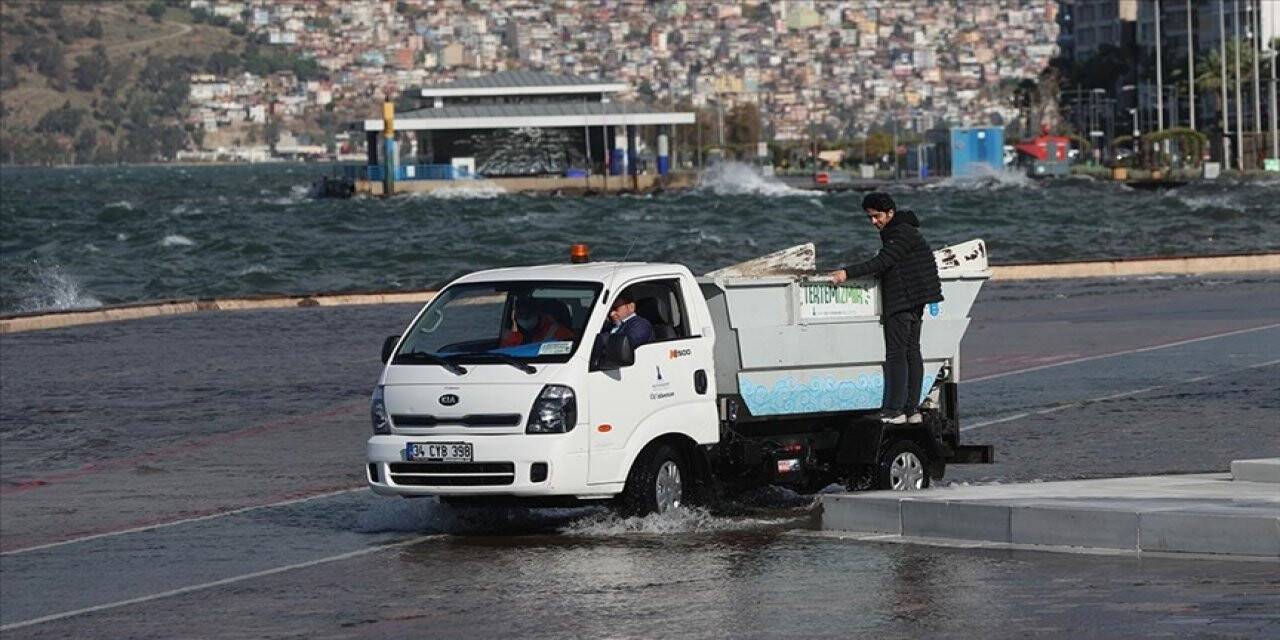 Ege'de fırtına hayatı olumsuz etkiliyor
