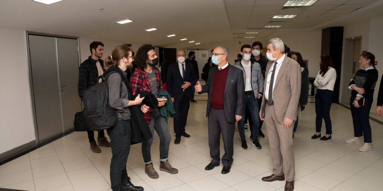 Rektör Özçelik, Öğrenci Toplulukları üyeleriyle bir araya geldi