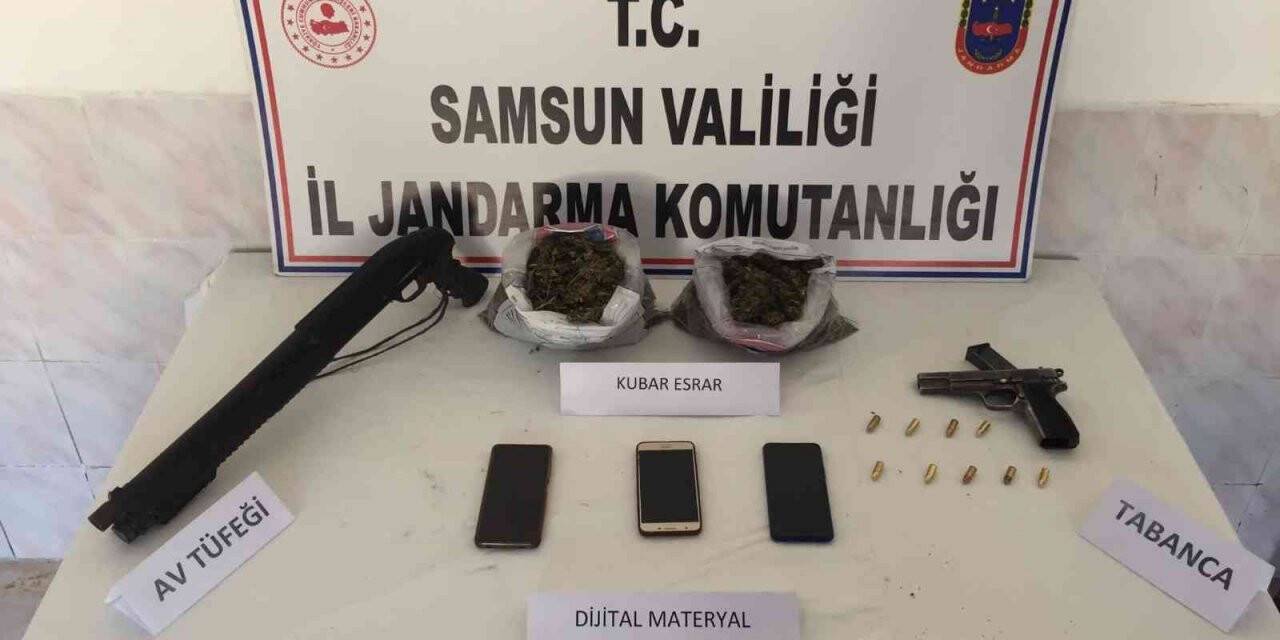 Uyuşturucu ticareti zanlıları jandarmadan kaçamadı