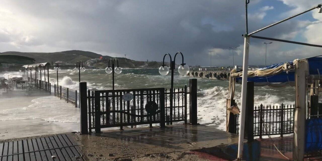 Marmara ve Avşa adalarına gemi seferine fırtına engeli