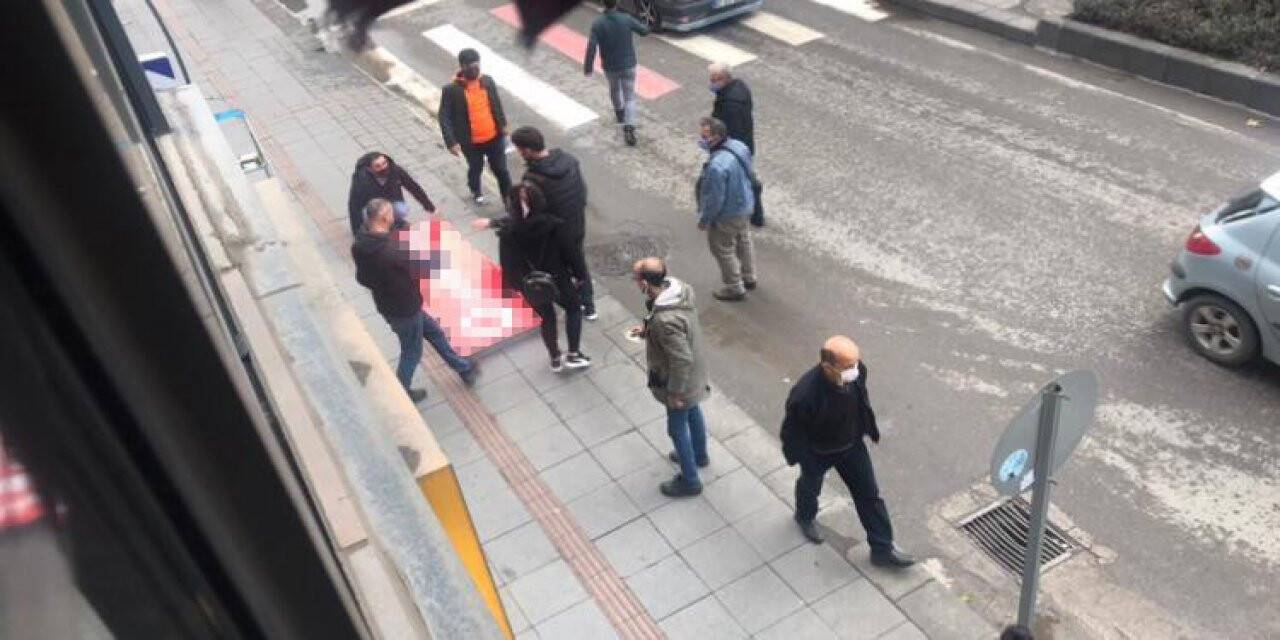 Düşen tabela büyük korkuya sebep oldu
