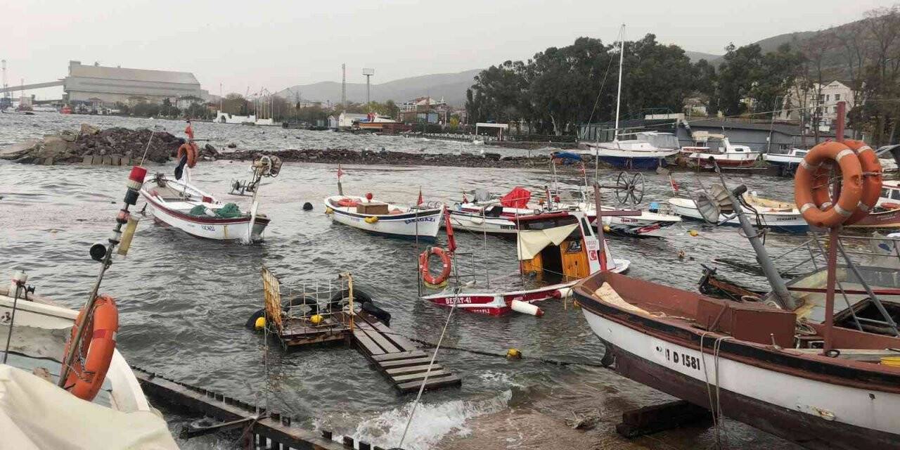 Başkan Söğüt, tekneleri zarar gören balıkçılardan bilgi aldı