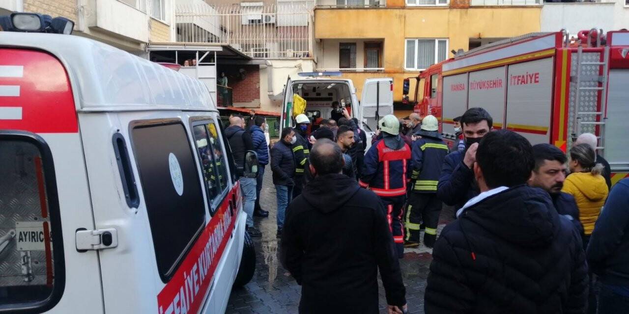 Anten tamiri için çıktığı beşinci kattan düştü