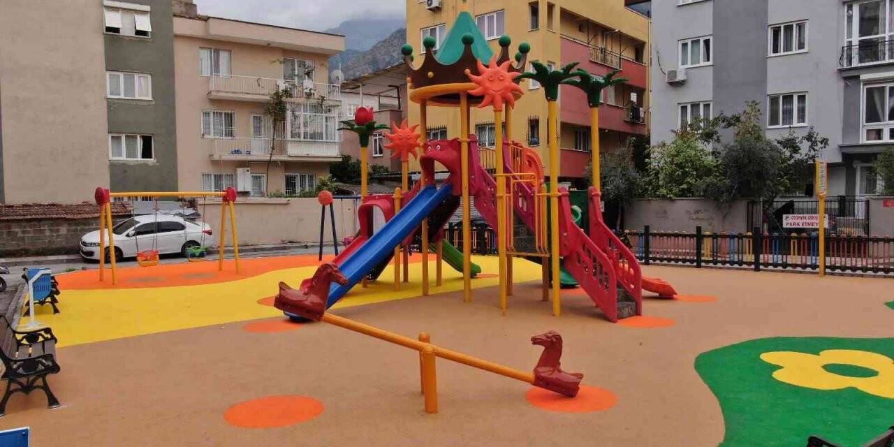 Yunusemre Belediyesi parklara yenileme
