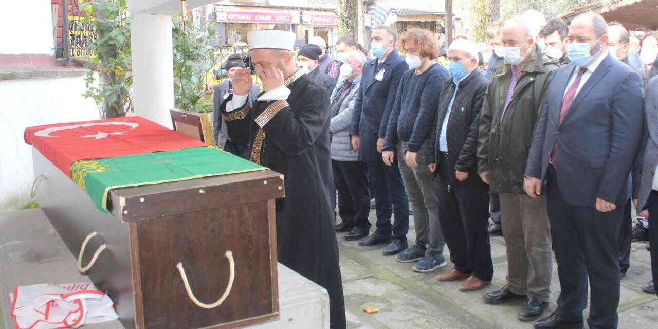 Korona virüse yenik düşen doktor son yolculuğuna uğurlandı