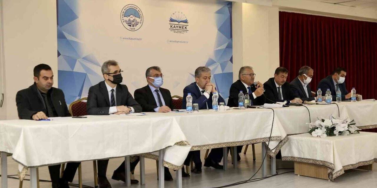 Başkan Büyükkılıç’tan Yeşilhisar’da muhtarlarla yatırım değerlendirme toplantısı