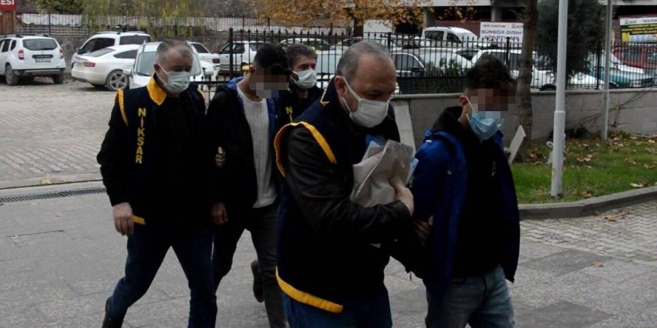 Önce kameraya sonra polise yakalandılar