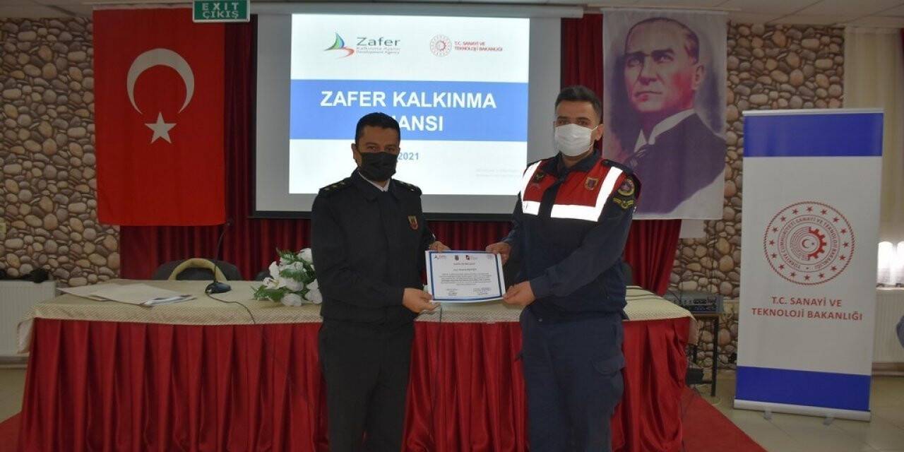 Salihli’de jandarma personeli İHA-1 pilot ehliyeti aldı