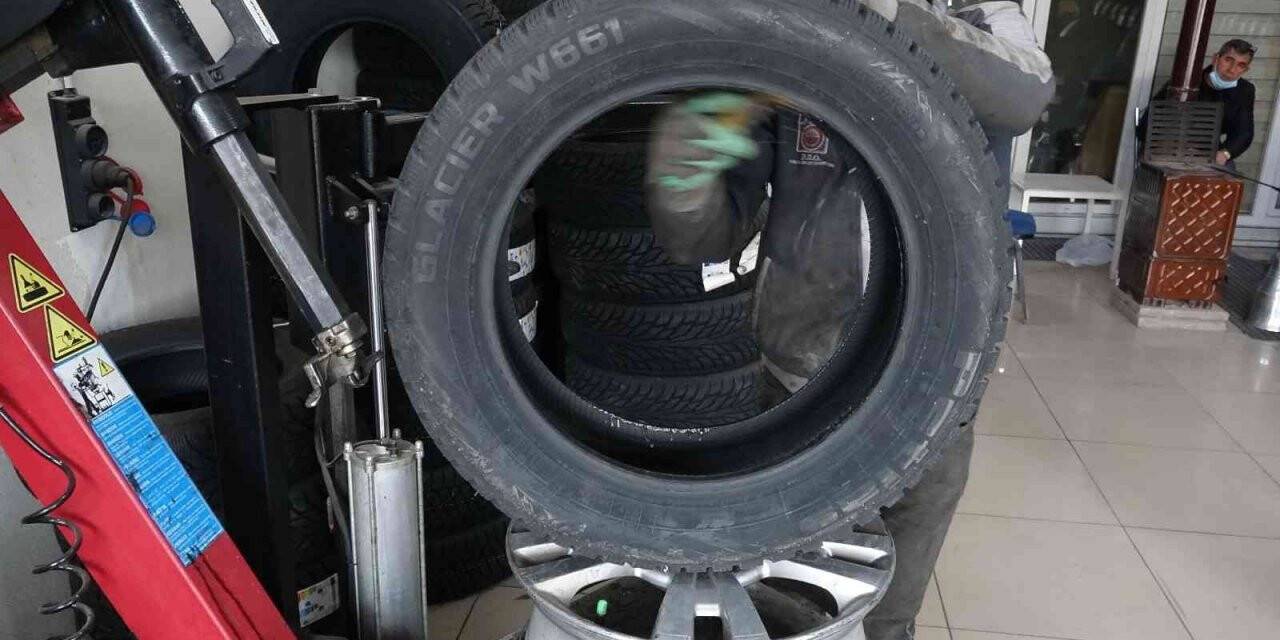 Erciş’teki oto lastikçilerde 1 Aralık yoğunluğu