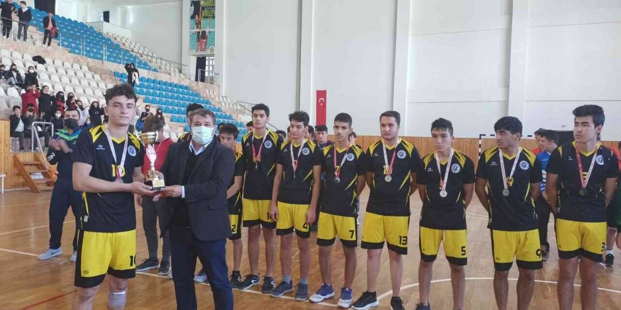 Kumluca’da Liseler Erkek Hentbol Şampiyonası sona erdi