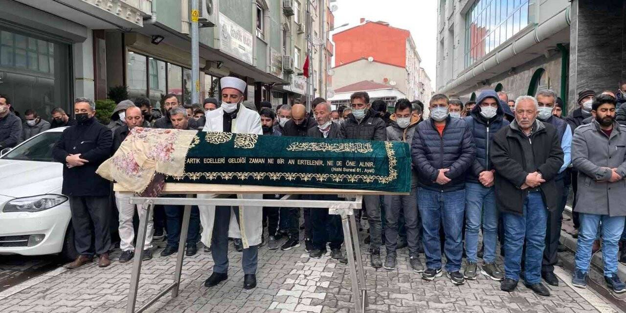 Fırtınada uçan çatıdan kızını korumak isterken hayatını kaybeden anneye ağlatan veda