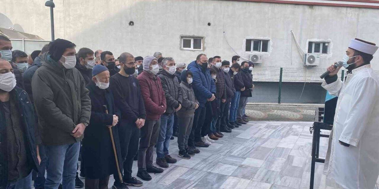 Esenyurt’ta fırtınada hayatını kaybeden 48 yaşındaki şahıs son yolculuğuna uğurlandı