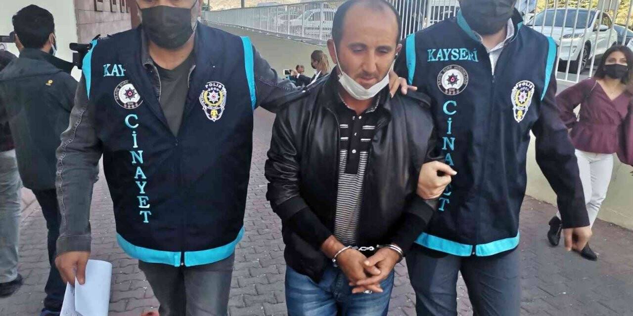 Ağabeyini öldürüp katilin bulunması için yardım isteyen sanık hakim karşısında