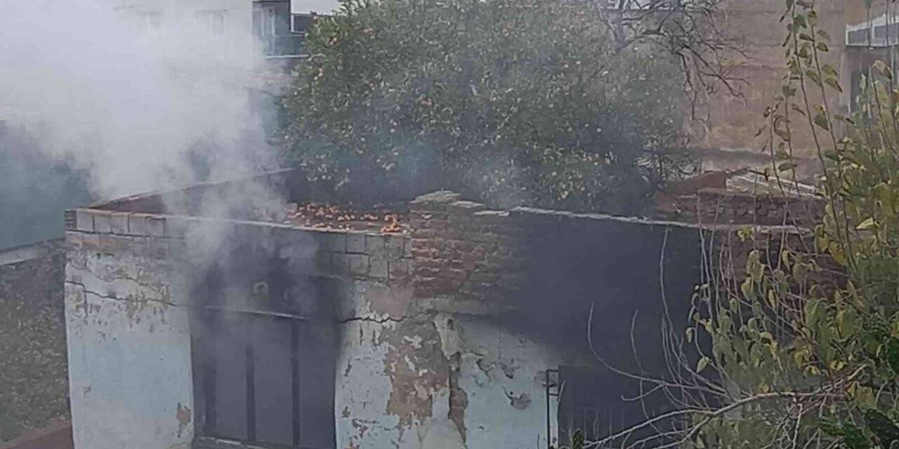 İtfaiye ekipleri çöp evdeki yangına oksijen tüpü ile müdahale edebildi