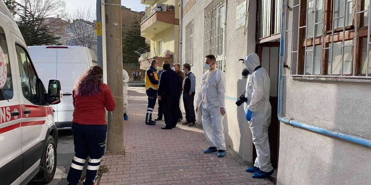 Binadaki ağır koku cansız bedeni ortaya çıkardı