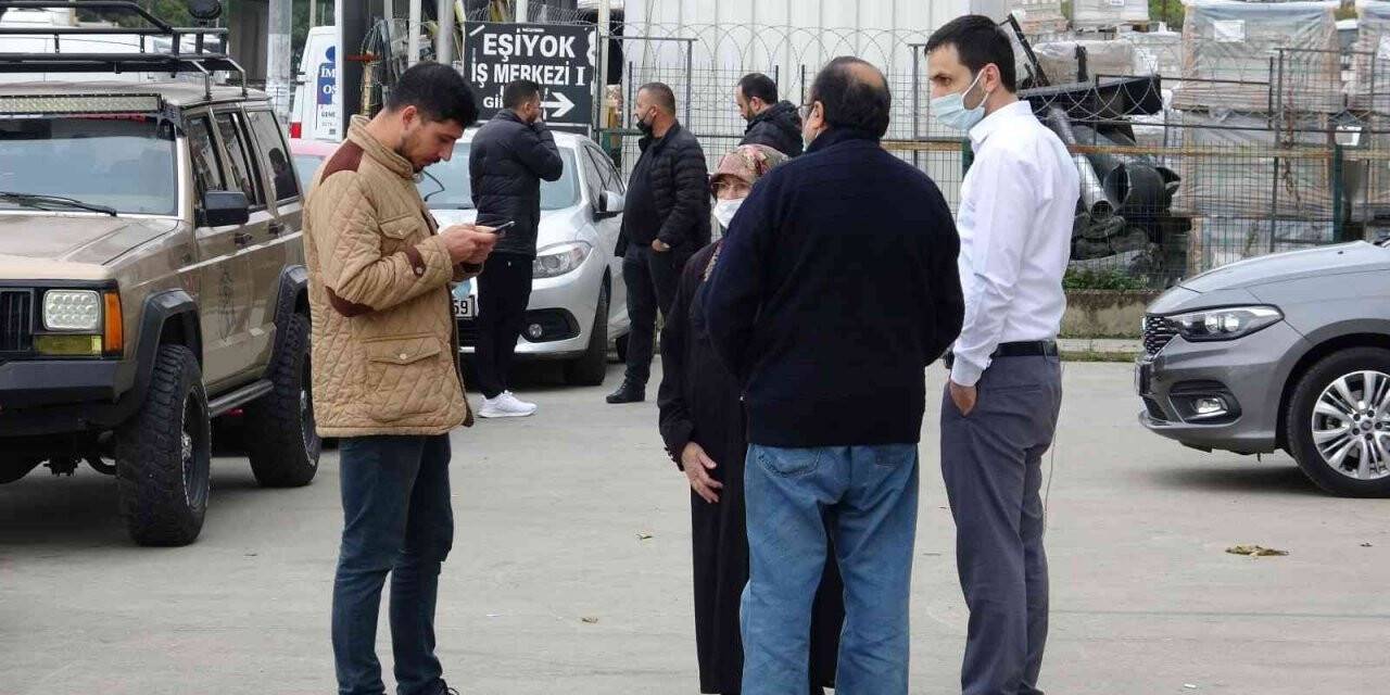 Tuzla’da kapkaççıların 76 yaşındaki kadından 130 bin TL çaldığı anlar kamerada