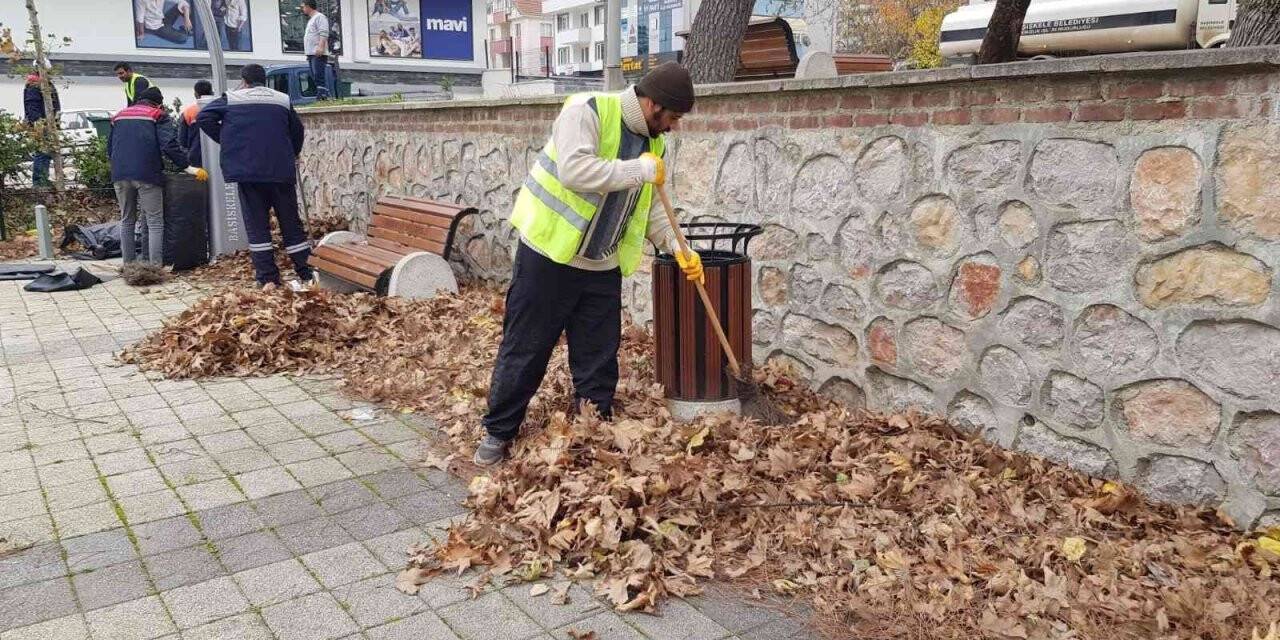 Başiskele’de lodos sonrası temizlik