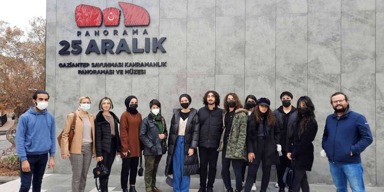 Halı tasarımı öğrencileri panoramik müzede