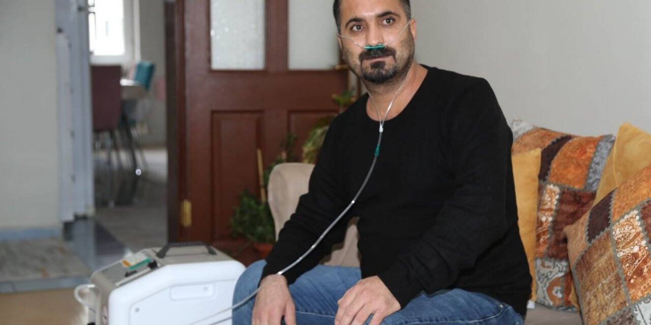 Hastaneden oksijen cihazı ile taburcu olan vatandaş: “Aşı olmadığım için pişmanım, adeta ölümün kıyısından döndüm"