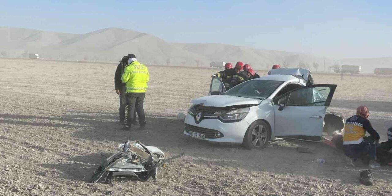 Konya’da kamyonla otomobil çarpıştı: 2 ölü, 1 yaralı