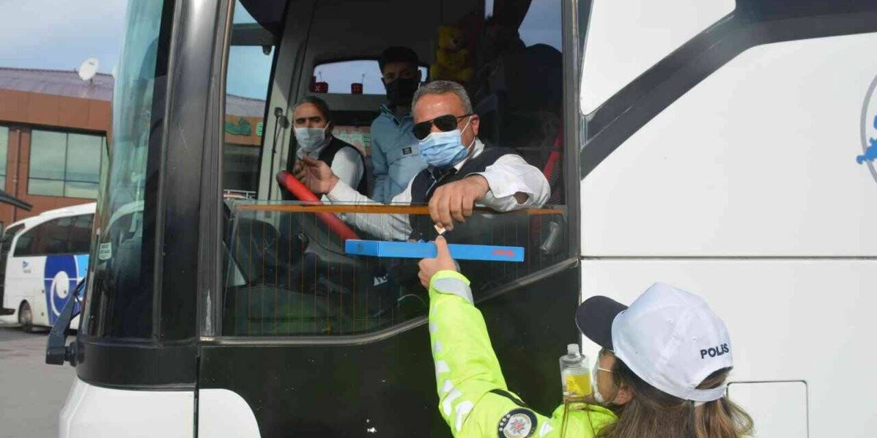 Van polisi sürücüleri unutmadı