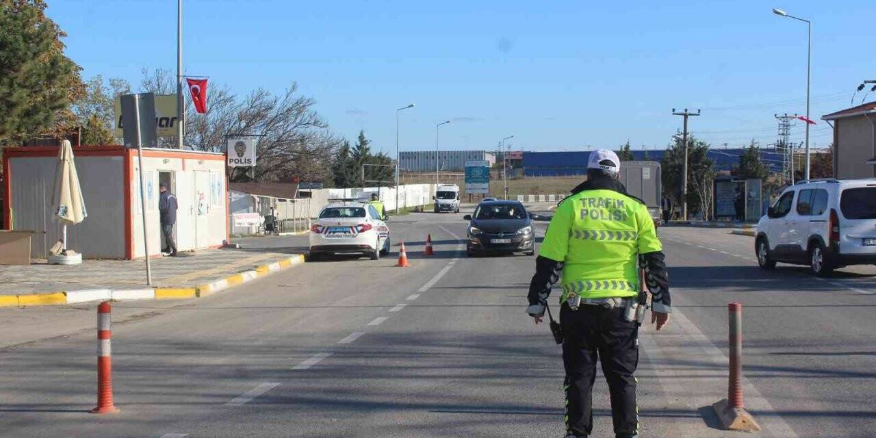 Uygulamadan kaçmaya çalışan otomobilden uyuşturucu çıktı