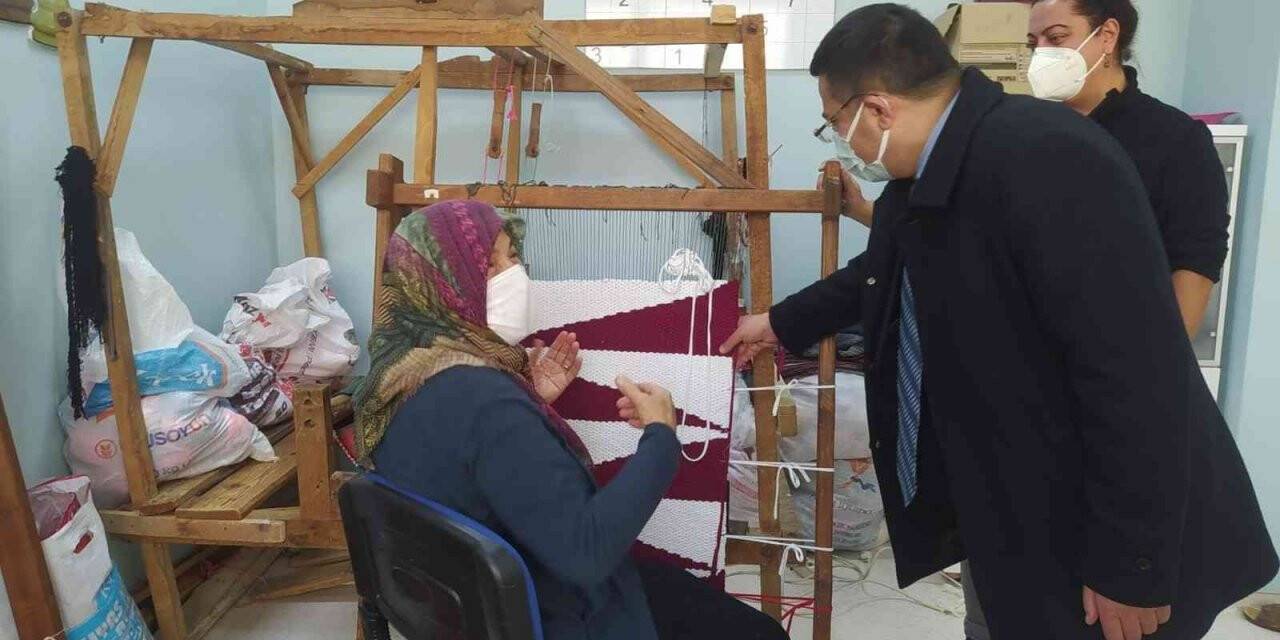 Kaymakam Zaman’dan halk eğitim kurslarına övgü