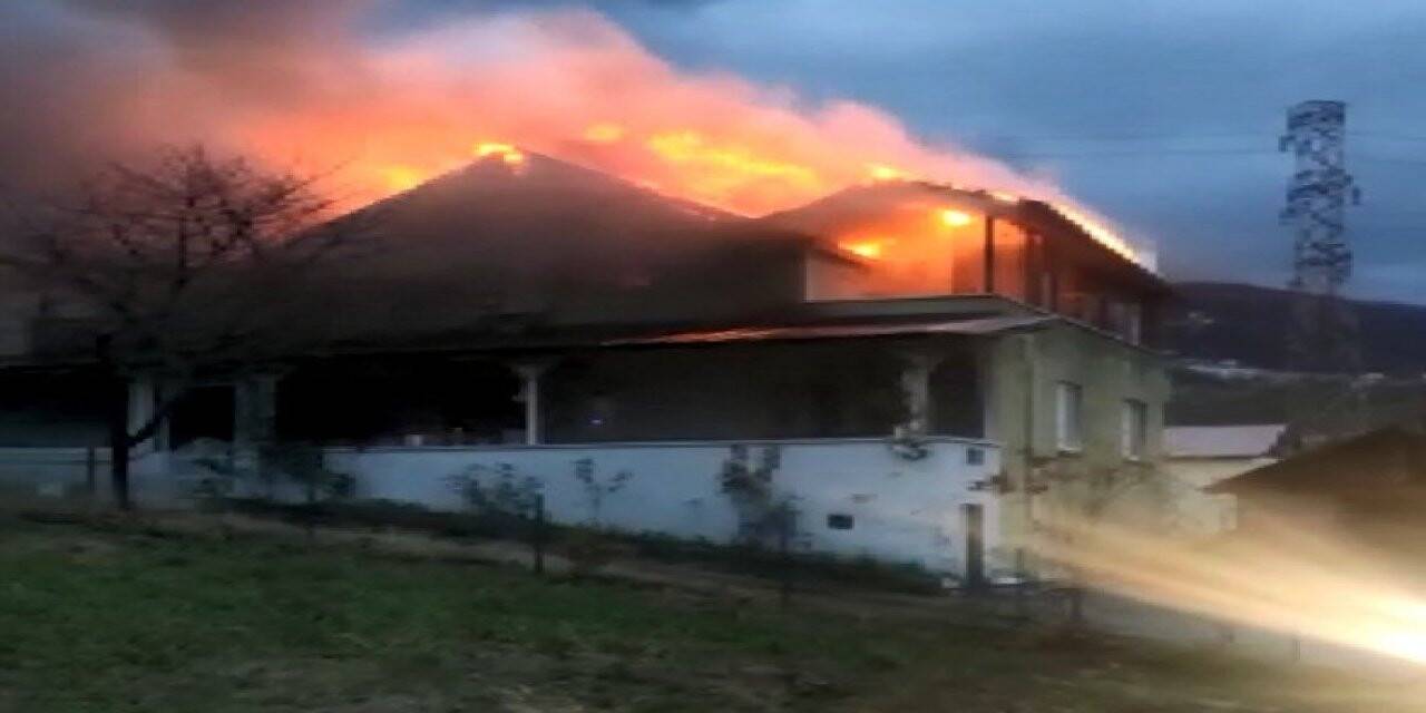 Bacadan çıkan kıvılcım evi alev alev yaktı