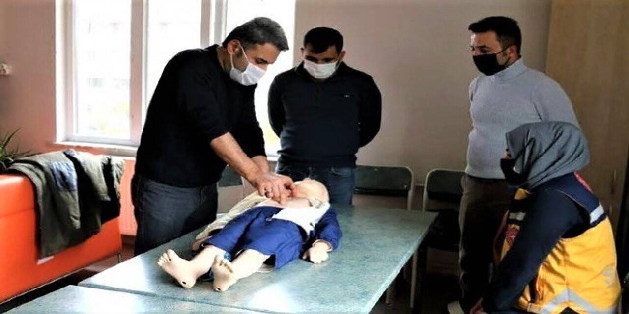 Sağlıkçılardan polislere ilk yardım kursu