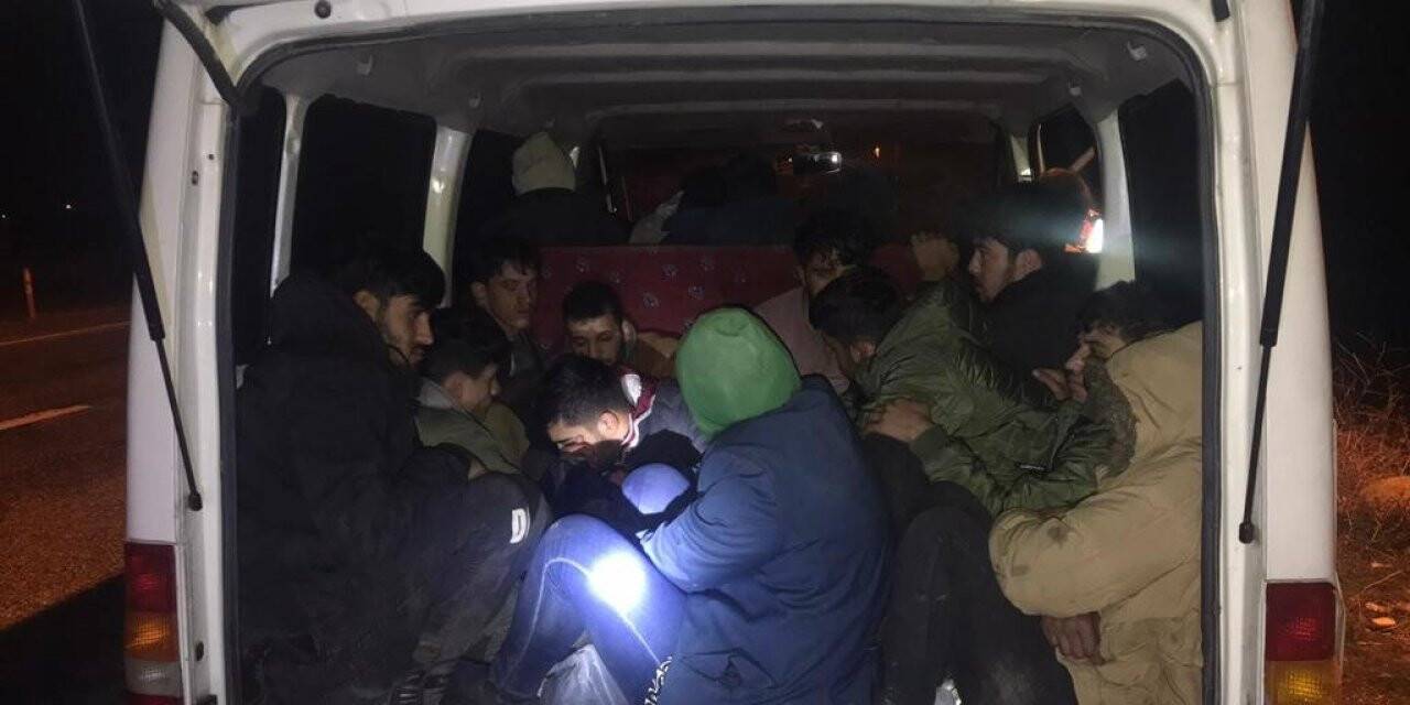 Muradiye’de 19 düzensiz göçmen yakalandı