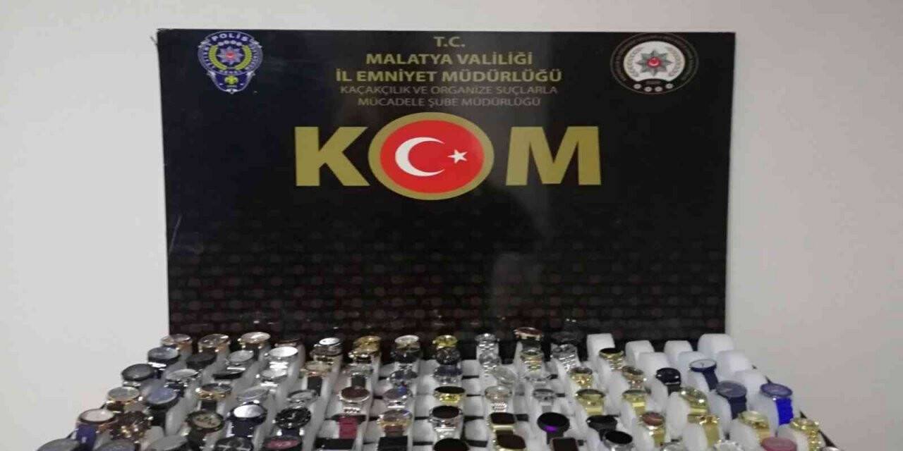 Gümrük kaçağı kol saatleri ile yakalanan şahıs sınır dışı edildi