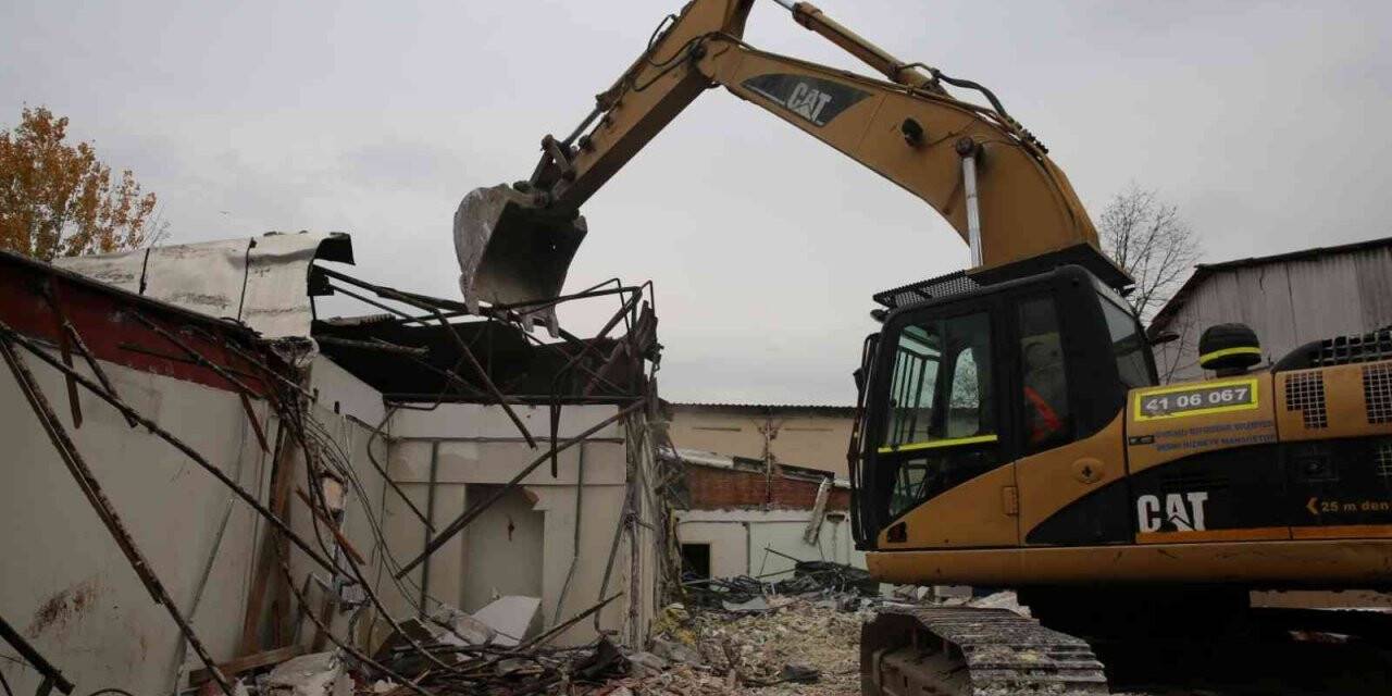 Kocaeli Fuarı’nda ilk yıkım