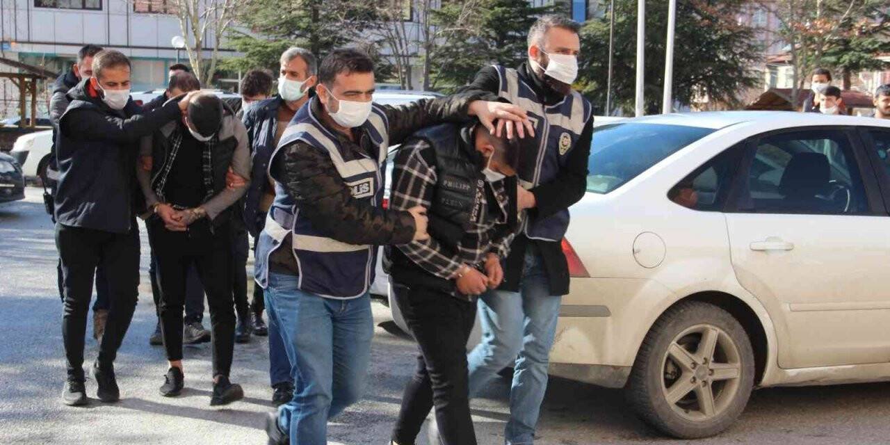 "Damsız girilmez" kavgasında 2 kişi tutuklandı