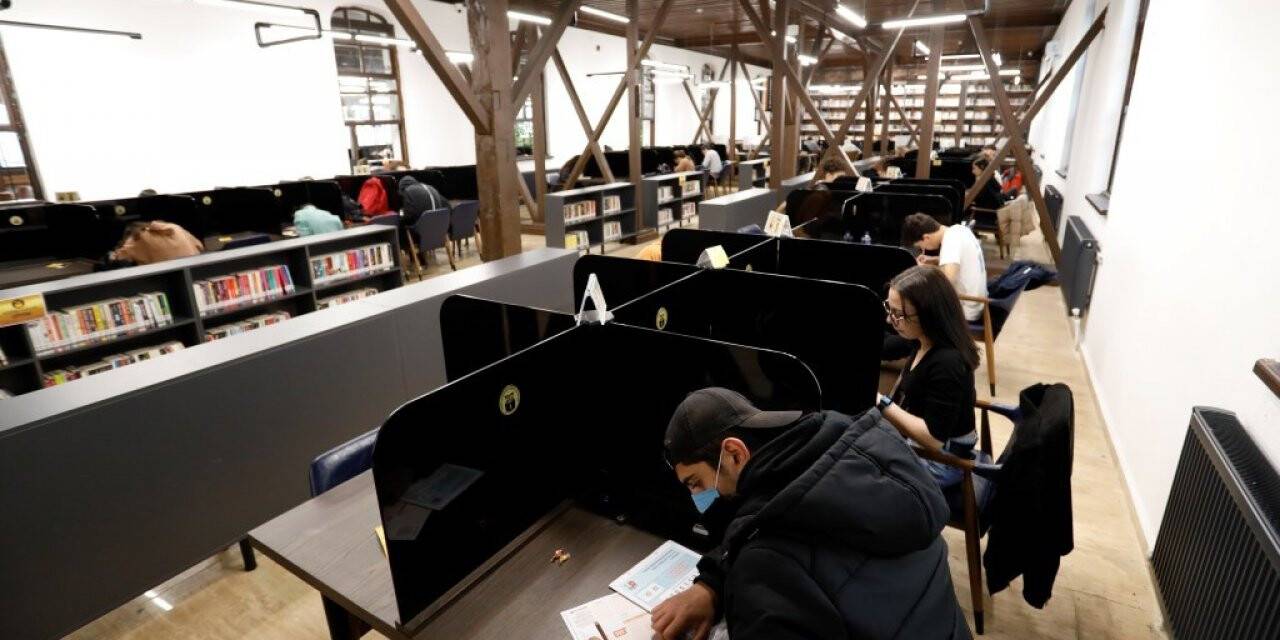 Üniversite adayları İnegöl Belediyesi denemesinde ter döktü