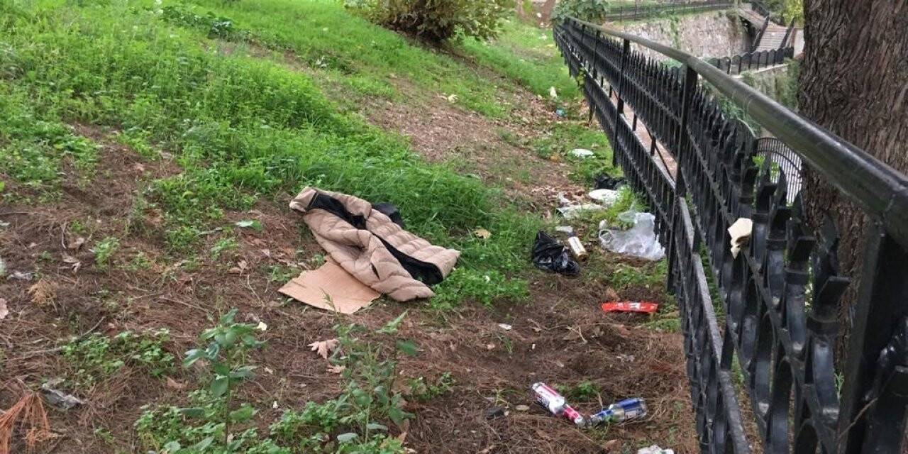 Duyarsız vatandaşlar Pınarbaşı Mesire Alanı giriş yolunu çöplüğe çevirdi