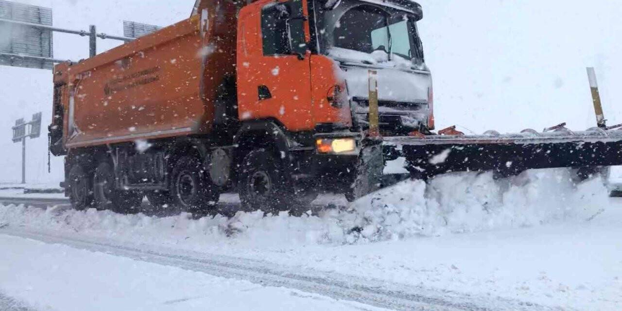 Ardahan’da ulaşıma kar ve tipi engeli