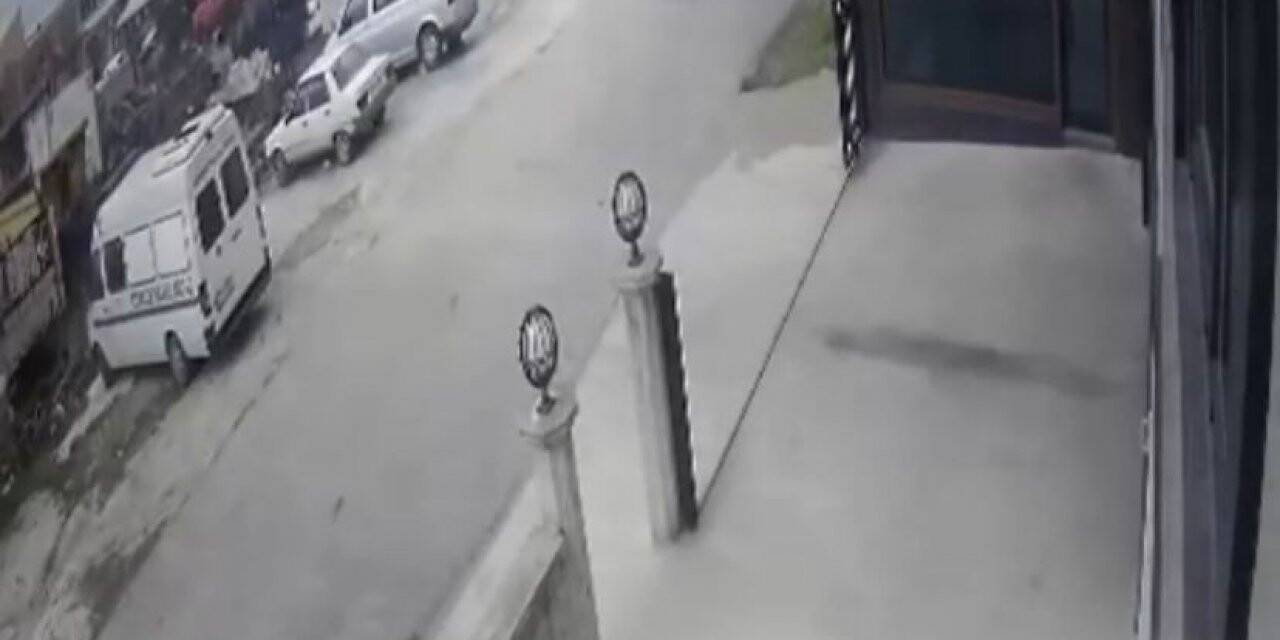 Kuvvetli rüzgarın etkisi ile sürüklenerek otomobile çarptı