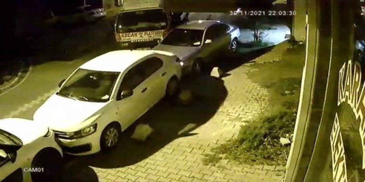 Esenyurt’ta freni boşalan vinç, park halindeki araçlara çarptı
