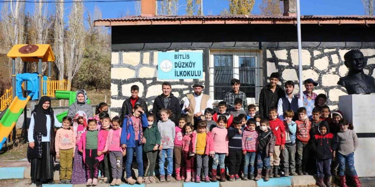 Bitlis Belediyesi köy çocuklarını tiyatroyla buluşturuyor