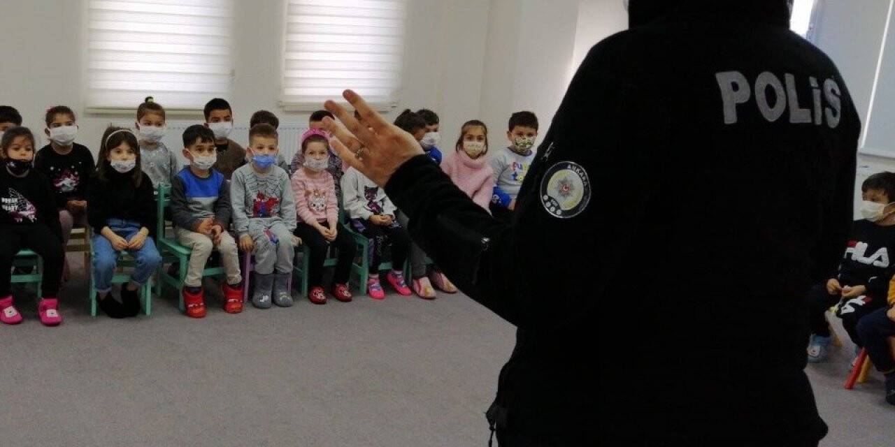 Pursaklar Belediyesi Nezaket Okulu’nda miniklere meslekler tanıtılıyor