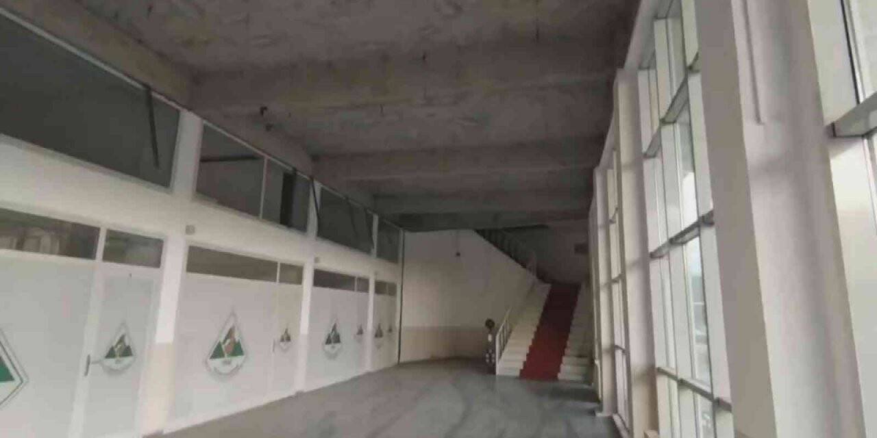 Asma tavanı çöken terminal binasındaki temizleme çalışmaları tamamlandı