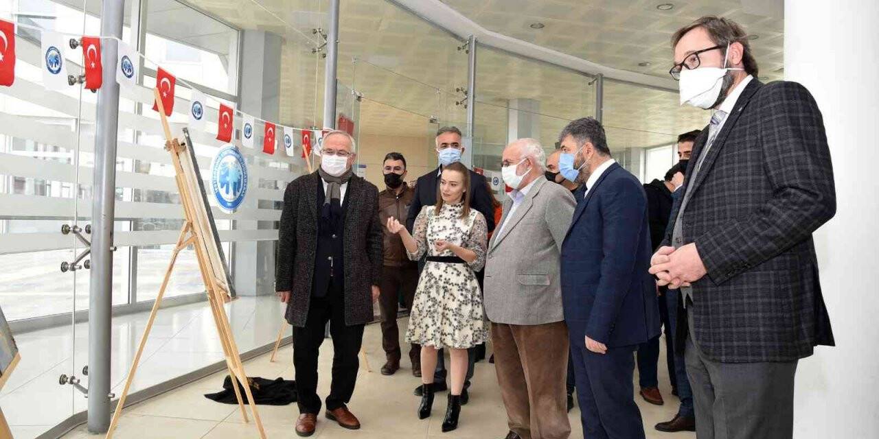 KMÜ’de öğretim üyesinin ‘Renklerin içinden’ kişisel resim sergisinin açılışı yapıldı